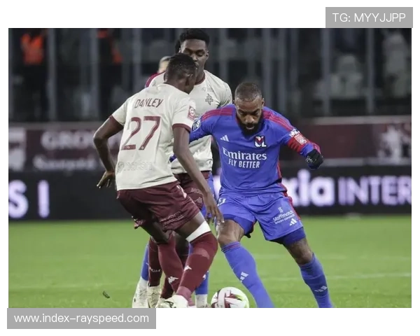 里昂队史第二次取得十连胜，团队协作表现稳定